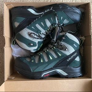 BRAND NEW WOMENS SALOMON HIKING BOOTS 🥾